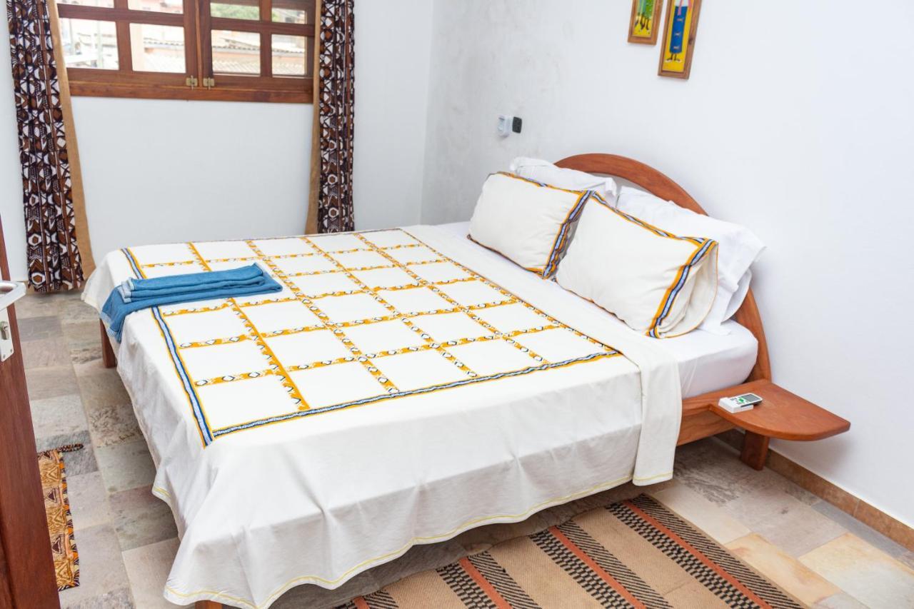 Hotel Otsunami Lomé Buitenkant foto