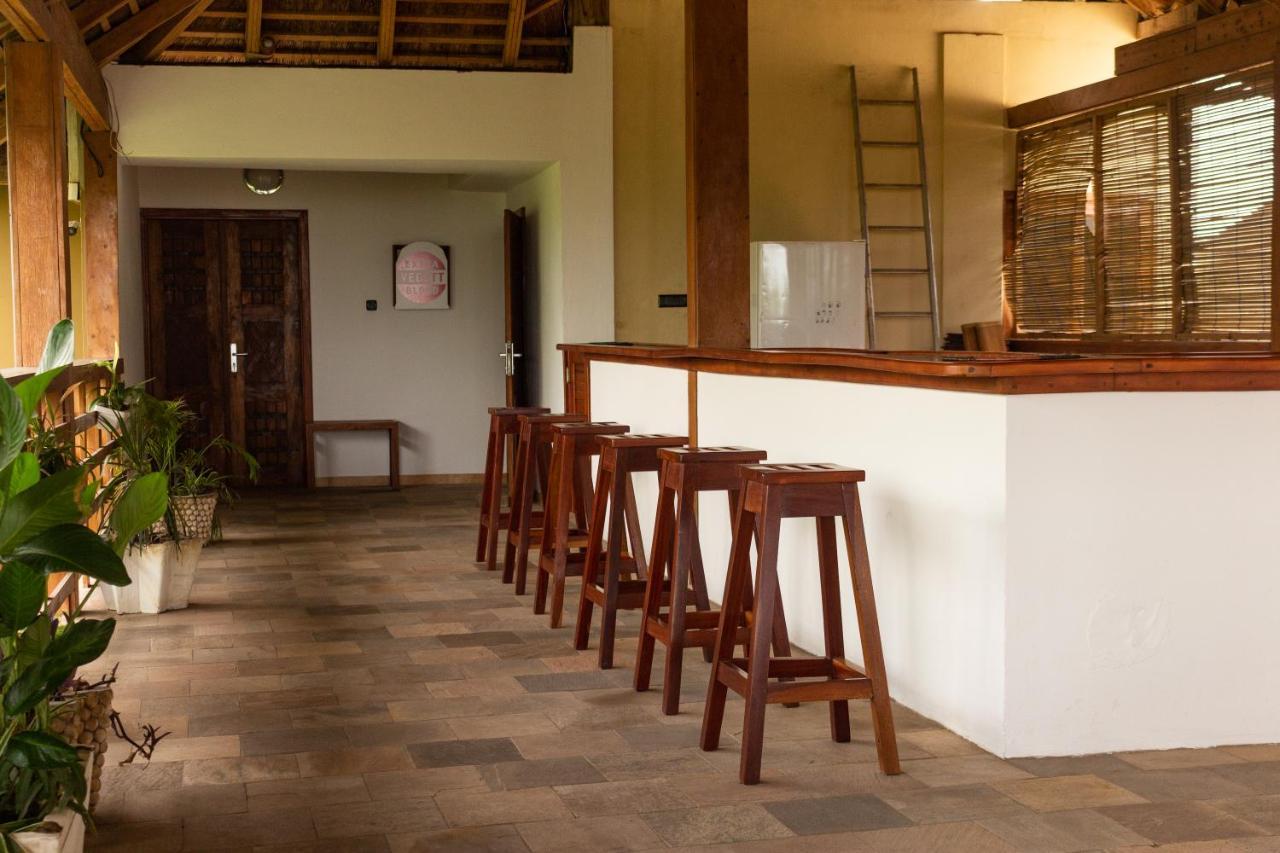 Hotel Otsunami Lomé Buitenkant foto